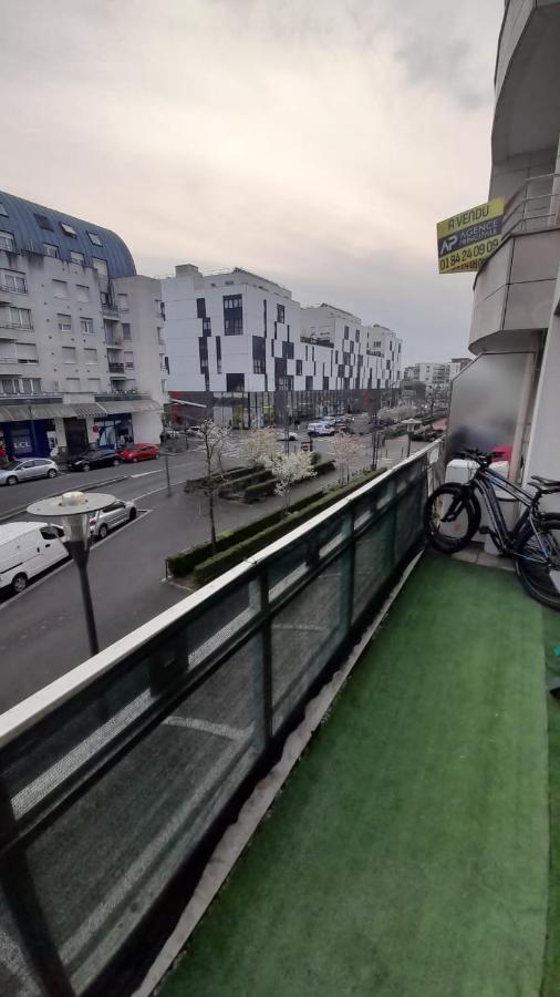 Au Pied De La Gare De Cergy Le Haut, Centre Villes Ngoại thất bức ảnh